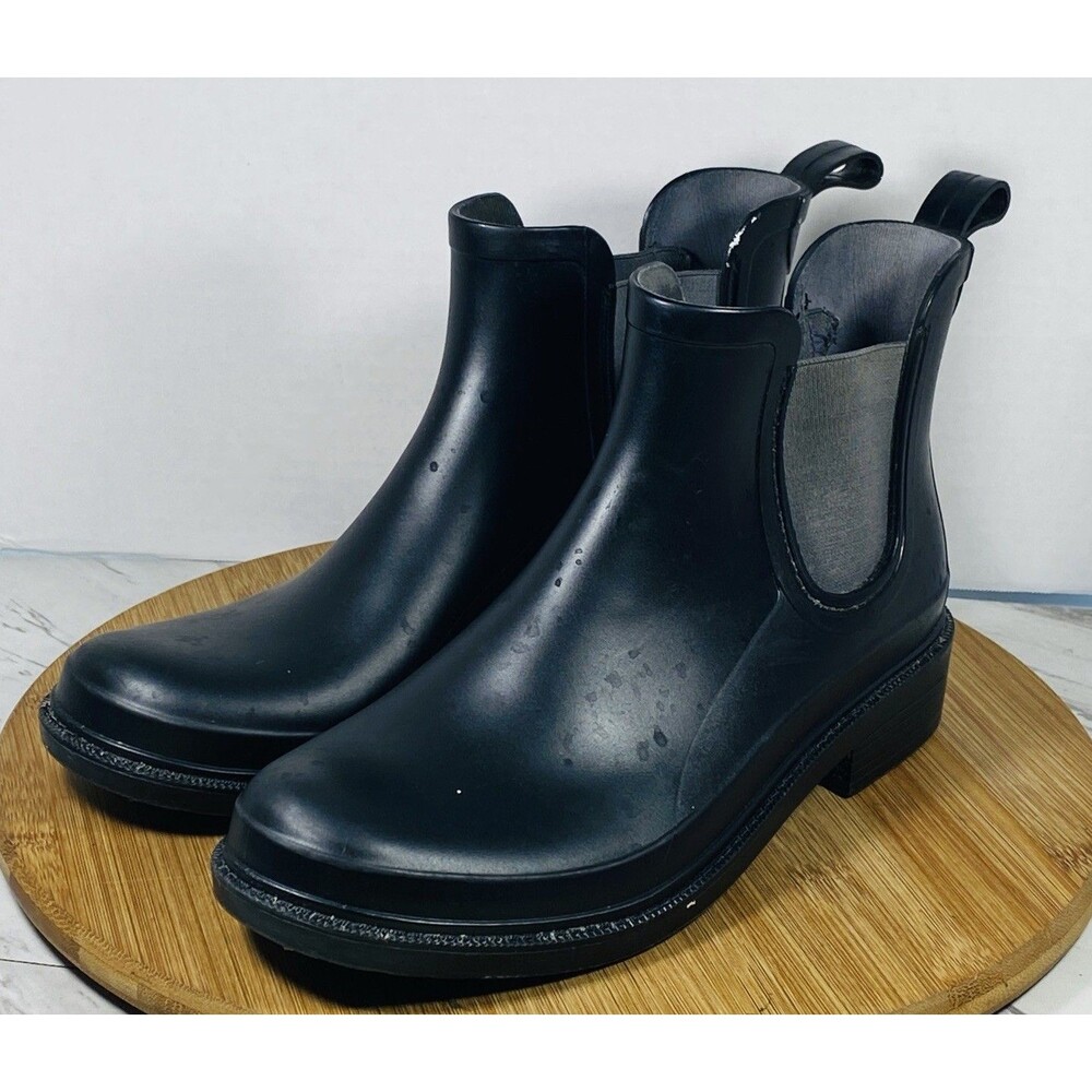 women rain boots size 9 Black